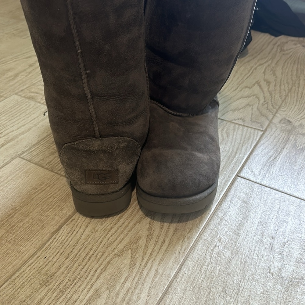 Ugh boots size 10